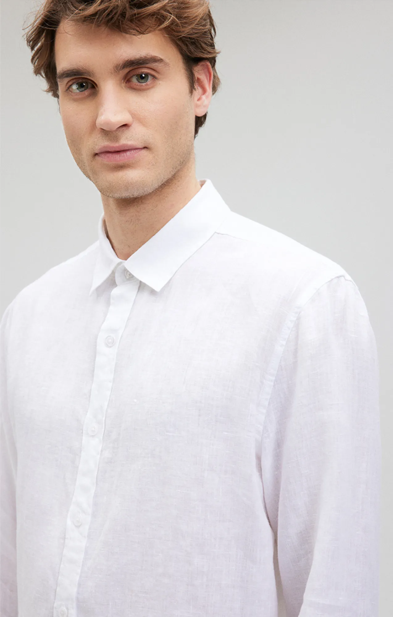 LINEN BUTTON-UP SHIRT IN WHITE